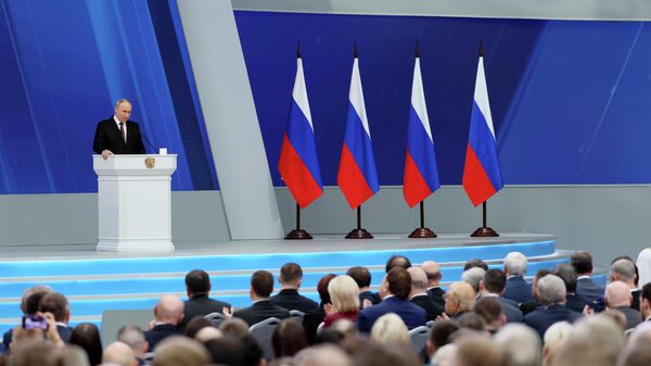 Президент РФ Владимир Путин обращается с посланием к Федеральному Собранию - Sputnik Кыргызстан