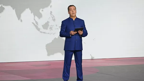 Заместитель председателя Совета безопасности Дмитрий Медведев на марафоне Знание. Первые на Всемирном фестивале молодежи в Сириусе - Sputnik Кыргызстан