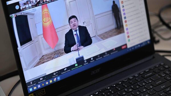 Министрлер кабинетинин төрагасы онлайн-сабак өтүүдө - Sputnik Кыргызстан