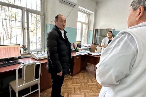 5 марта Чуйскую объединенную областную больницу посетил министр здравоохранения КР Алымкадыр Бейшеналиев - Sputnik Кыргызстан