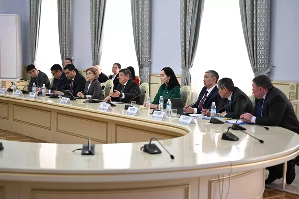 19 августа прошлого года был подписан меморандум о сотрудничестве между ОАО "Кыргыз почтасы" и этой компанией. В январе этого года между сторонами было подписано рамочное соглашение о совместном инвестировании. - Sputnik Кыргызстан