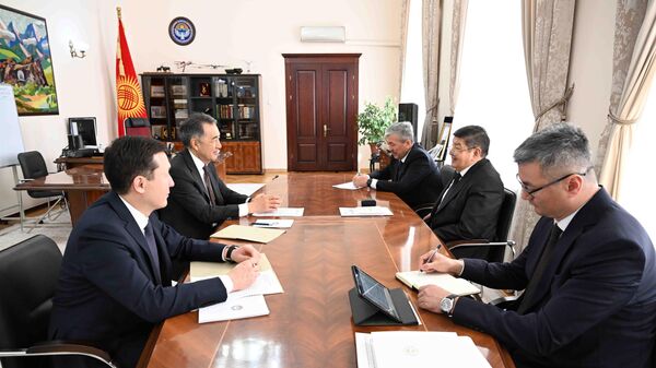 Встреча главы кабмина Кыргызстана Акылбека Жапарова с председателем ЕЭК Бакытжаном Сагинтаевым - Sputnik Кыргызстан