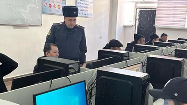 Тест на знание ПДД для водителей автобусов в Бишкеке - Sputnik Кыргызстан
