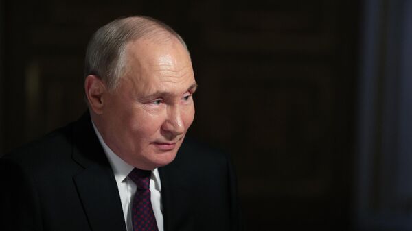 Россия лидери Владимир Путин журналист Дмитрий Киселёвго кеңири интервью учурунда - Sputnik Кыргызстан