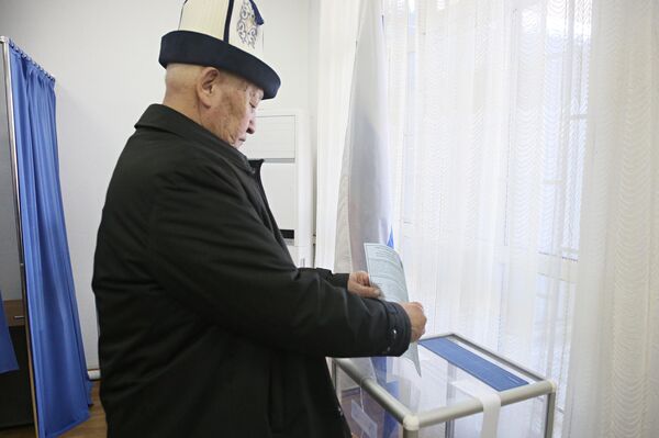 Он отдельно поблагодарил кыргызскую сторону за помощь в организации выборов - Sputnik Кыргызстан