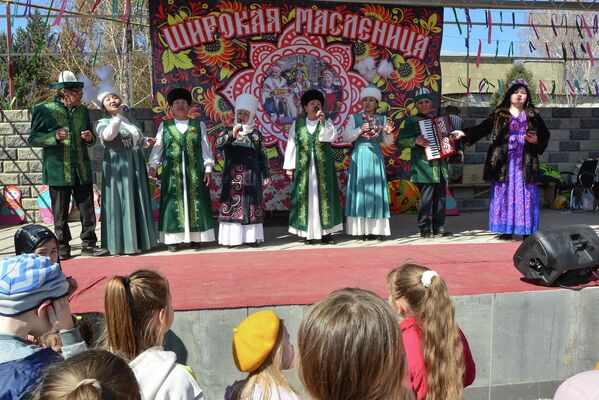 Праздничное мероприятие проходило возле храма Рождества Пресвятой Богородицы в селе Ленинском недалеко от Бишкека - Sputnik Кыргызстан