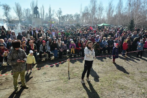 На праздник собрались как местные жители, так и гости из столицы - Sputnik Кыргызстан