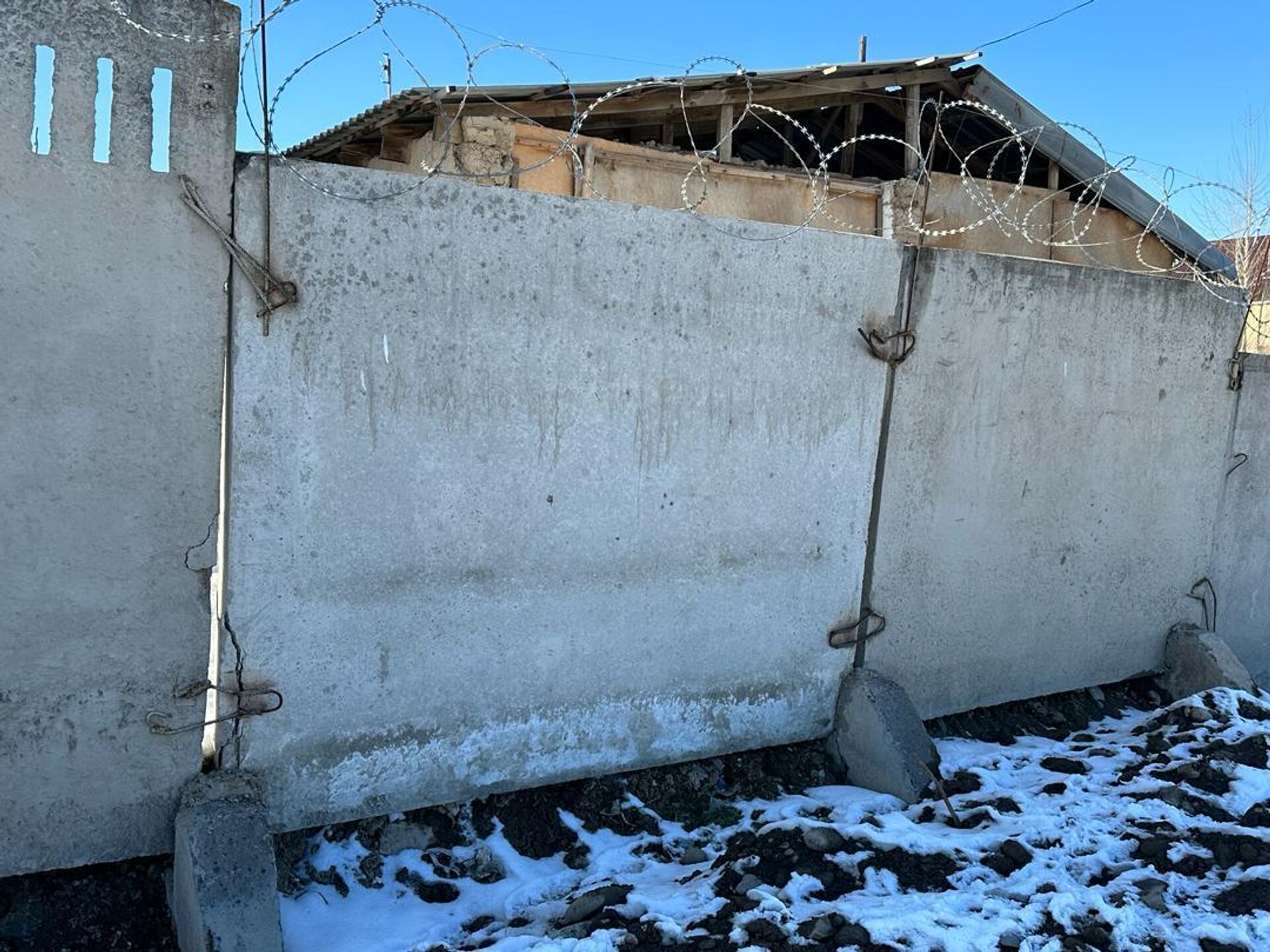 Выявление нарушений при проведении тендера по установке бетонных ограждений вокруг Бишкекского полигона  - Sputnik Кыргызстан, 1920, 18.03.2024