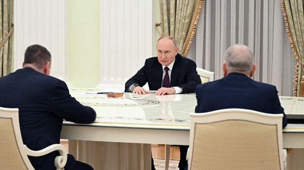Встреча президента РФ В. Путина с кандидатами, баллотировавшимися на выборах президента РФ - Sputnik Кыргызстан