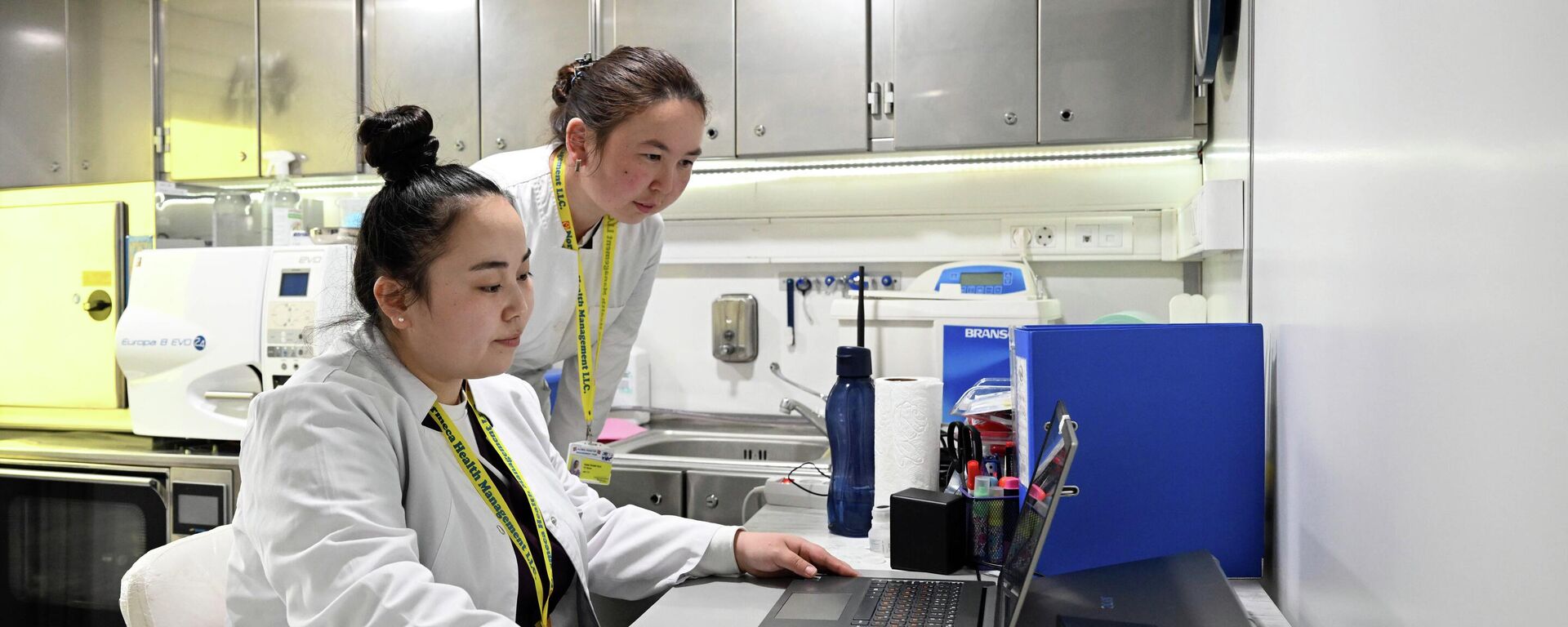 Врачи мобильной клиники. Архивное фото - Sputnik Кыргызстан, 1920, 20.04.2026