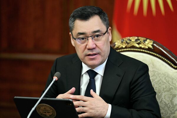 Они обсудили реализацию проекта строительства железной дороги Китай — Кыргызстан — Узбекистан - Sputnik Кыргызстан