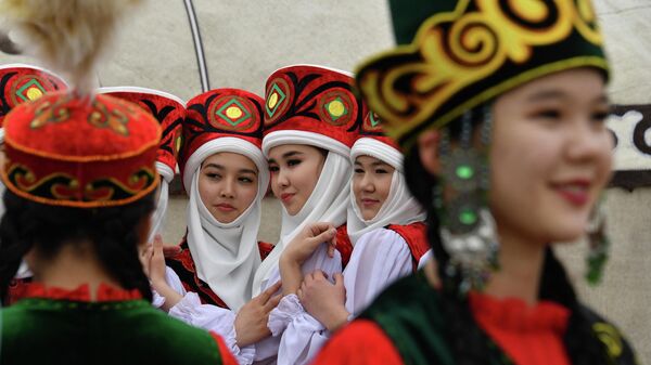Кыргыздын кыз-келиндери. Архив - Sputnik Кыргызстан