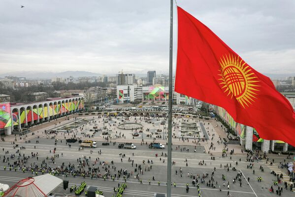 Праздничные мероприятия по случаю Нооруза на центральной площади Ала-Тоо с высоты в Бишкеке - Sputnik Кыргызстан