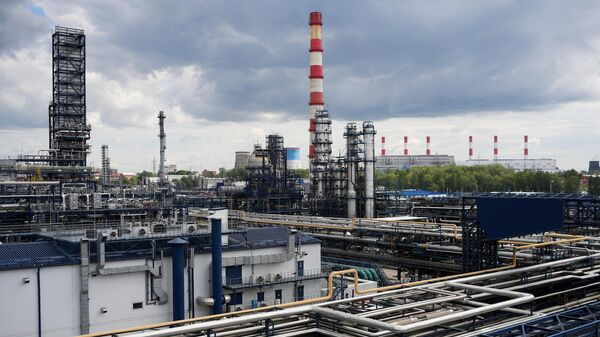 Московский нефтеперерабатывающий завод. Архивное фото - Sputnik Кыргызстан