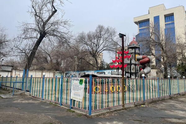 Государству возвращен земельный участок стоимостью 41,6 миллиона сомов в парке Панфилова в Бишкеке, сообщает пресс-служба ГКНБ - Sputnik Кыргызстан