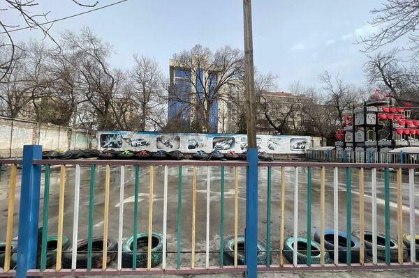 Бишкекте Панфилов паркындагы 41,6 миллион сомго бааланган жер тилке мэриянын балансына кайтарылганын УКМКнын маалымат кызматы кабарлады - Sputnik Кыргызстан