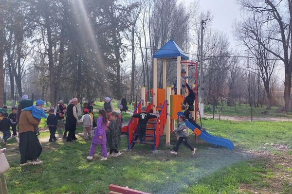 Всего будет создано 500 детсадов кратковременного пребывания и 60 центров развития, которые позволят охватить дошкольным образованием около 40 тысяч детей от трех до шести лет - Sputnik Кыргызстан