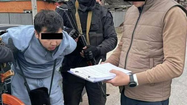 Задержание подозреваемых по факту вымогательства денежных средств  - Sputnik Кыргызстан