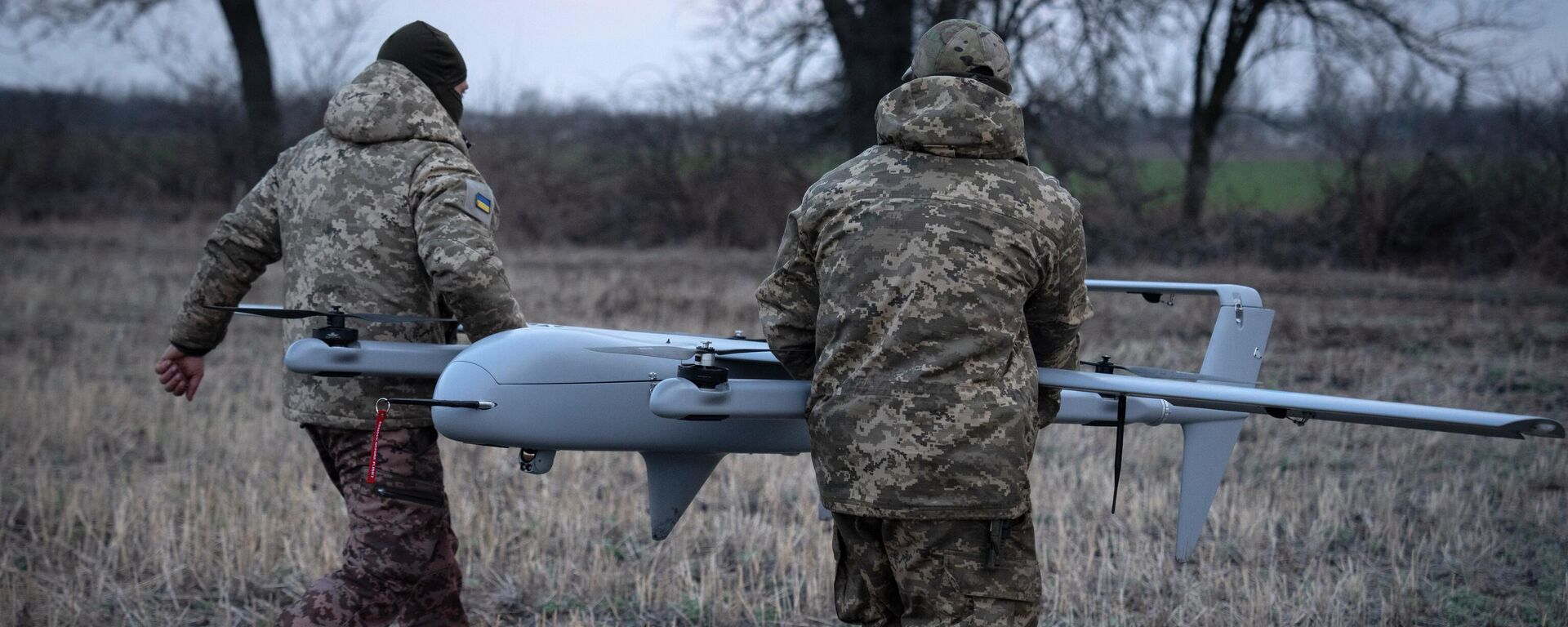 Украинские солдаты готовятся к запуску БПЛА в зоне СВО. Архивное фото - Sputnik Кыргызстан, 1920, 31.12.2025