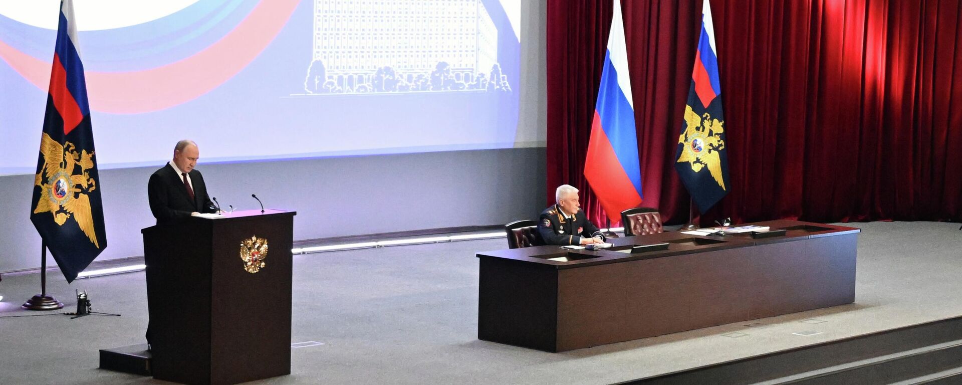 Президент Владимир Путин принял участие в ежегодном расширенном заседании коллегии МВД - Sputnik Кыргызстан, 1920, 02.04.2024