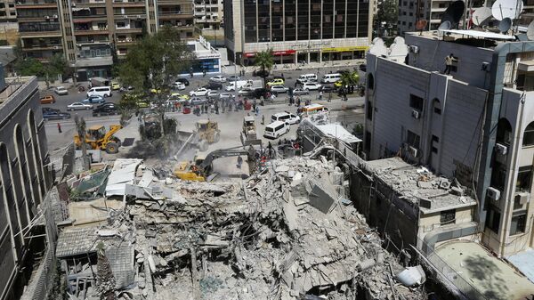 Развалины здания иранского посольства после авиаудара Израиля в Дамаске 
 - Sputnik Кыргызстан