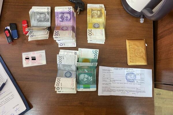 Задержание провели сотрудники госкомитета совместно с работниками Службы внутренних расследований МВД - Sputnik Кыргызстан