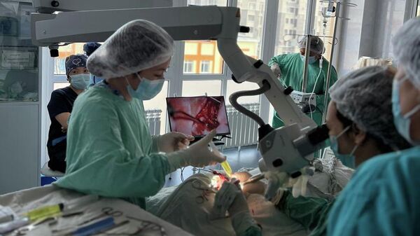 ЛОР-дарыгерлер 7 баланын кулагына уникалдуу операция жасады - Sputnik Кыргызстан