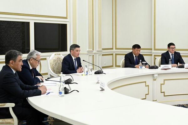 Президент напомнил, что Казахстан для Кыргызстана — не только братское государство, но и один из главных торговых партнеров - Sputnik Кыргызстан