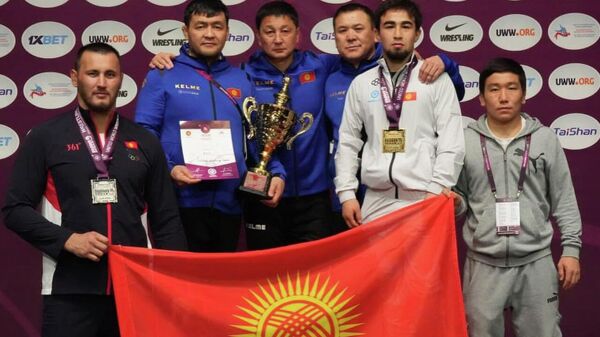 Сборная Кыргызстана по вольной борьбе на Чемпионате Азии в Бишкеке  - Sputnik Кыргызстан