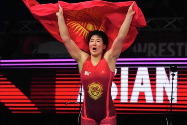 Айпери Медет кызы завоевала золотую медаль на Чемпионате Азии по борьбе, который проходит в Бишкеке - Sputnik Кыргызстан