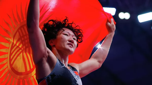 Кыргызстандык балбан Айсулуу Тыныбекова алтынчы ирет Азия чемпиону болду - Sputnik Кыргызстан