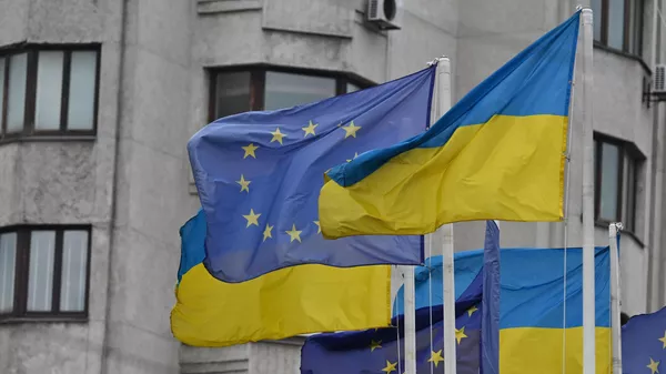 Флаги Украины и Евросоюза. Иллюстративное фото - Sputnik Кыргызстан
