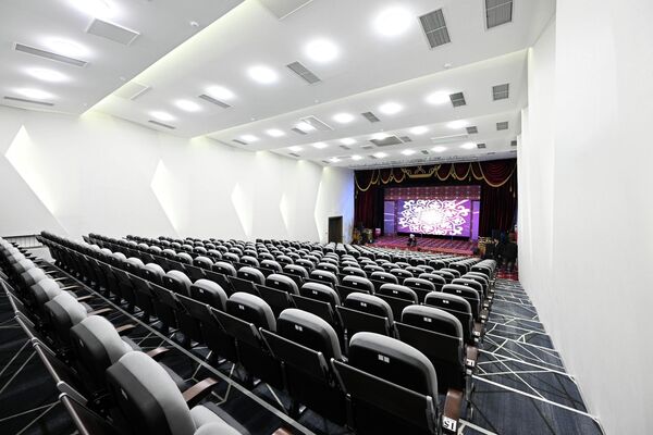 Здесь есть все необходимое для творческого коллектива: просторные гримерные и концертный зал на 300 мест - Sputnik Кыргызстан
