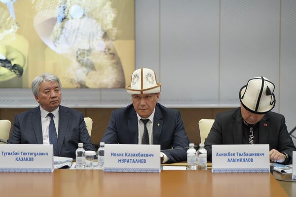 Касмамбетов отметил, что кыргызы и казахи — братские народы, объединенные общей культурой, литературными и историческими связями - Sputnik Кыргызстан