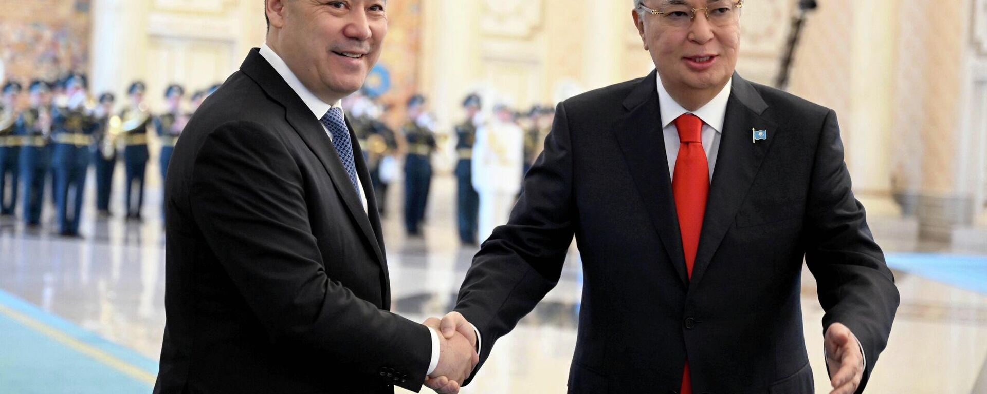 Торжественная церемония встречи президента РК Касыма-Жомарта Токаева с главой КР Садыром Жапаровым - Sputnik Кыргызстан, 1920, 17.02.2026