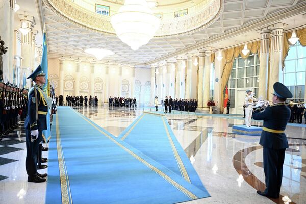 Торжественная церемония встречи президента РК Касыма-Жомарта Токаева с главой КР Садыром Жапаровым - Sputnik Кыргызстан