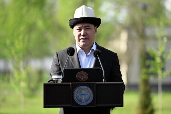 Президент напомнил, что за последние 15 лет столица утратила статус зеленого города - Sputnik Кыргызстан