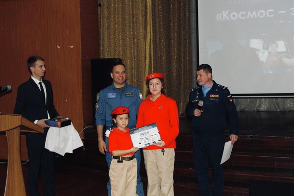 Ее победители получили в подарок комплекты космического питания - Sputnik Кыргызстан