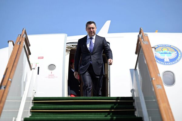 . Президент Садыр Жапаров прибыл с двухдневным государственным визитом в Азербайджан - Sputnik Кыргызстан