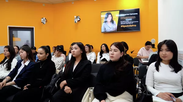 Как в Бишкеке прошел мастер-класс о продюсировании в СМИ — видео - Sputnik Кыргызстан