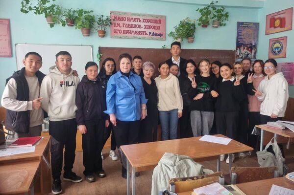 Сотрудники Института русского языка при КРСУ с 16 по 20 апреля провели исследование в нескольких регионах Кыргызстана - Sputnik Кыргызстан