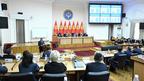 Президенттик администрациянын коллегиясында министрлер кабинетинин өткөн жылдагы ишинин жыйынтыгын кароо жыйыны - Sputnik Кыргызстан