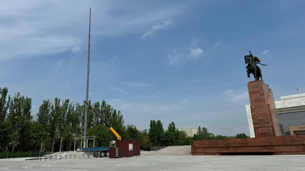 Бишкекте Ала-Тоо аянтындагы Ардак кароол менен Кыргызстандын желеги төрт айга алынды - Sputnik Кыргызстан