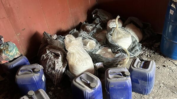 Обнаружение схрона наркотиков в одном из гаражных кооперативов Бишкека - Sputnik Кыргызстан