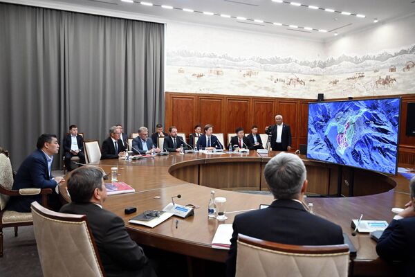 Президента проинформировали о ключевых направлениях, преимуществах, а также сроках реализации и окупаемости горнолыжного проекта - Sputnik Кыргызстан