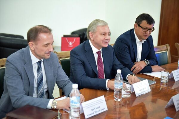 Как отмечает пресс-служба столичной мэрии, стороны выразили готовность углублять двустороннее сотрудничество - Sputnik Кыргызстан