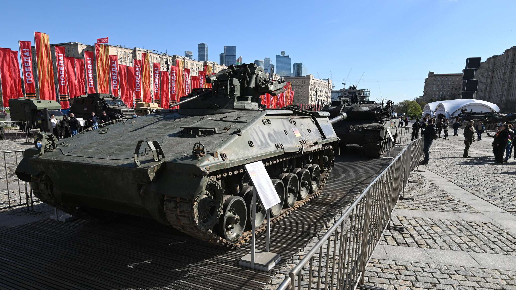 В Москве открылась выставка трофейного западного оружия и техники — фото,  видео - 01.05.2024, Sputnik Кыргызстан