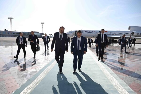 Председатель кабинета министров КР Акылбек Жапаров прибыл с рабочим визитом в Ташкент - Sputnik Кыргызстан
