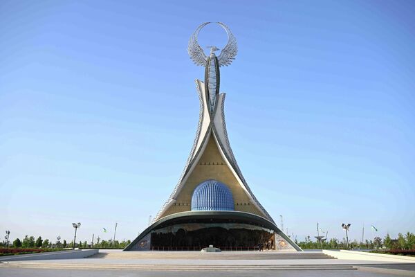Председатель кабинета министров КР Акылбек Жапаров ознакомился со строительством олимпийского городка в столице Узбекистана - Sputnik Кыргызстан