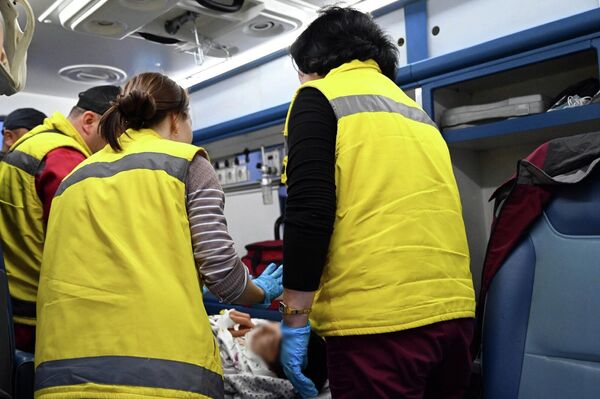 Они госпитализированы в Городскую детскую клиническую больницу - Sputnik Кыргызстан